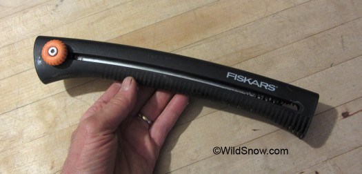 Fiskars retracts to a nice form factor for packing.