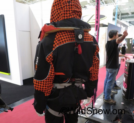 Rear view shows harness integration. A backpack or back protector can easily be integrated.