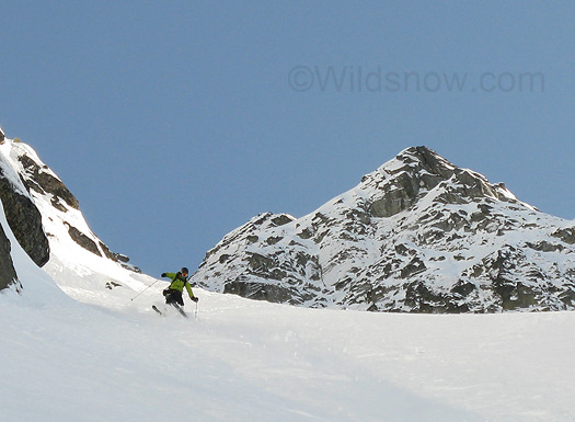 Kirk enjoying some steep pow in the NW coulior of shuksan