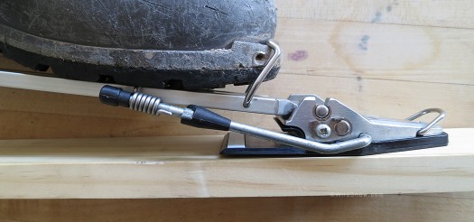 Another view of binding toe in touring mode with return spring arm.