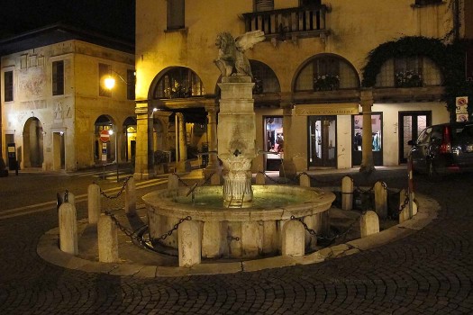 Start of our memorable visit, sipping Prosecco by the Fontana Maggiore. From 1575 to the 1930's, the fountain in the center of Asolo was the main way to collect water from the underground aqueducts. 