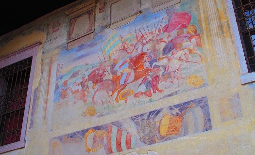 A few steps from the town square, a 16th century building houses the Civic Museum and Archives where battle scenes of the defeat of Crassus by the Parthians are painted on outside walls.