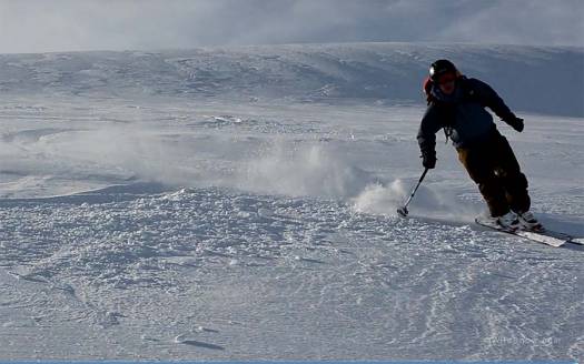 Fun turns in soft snow, randonnée skis rule!