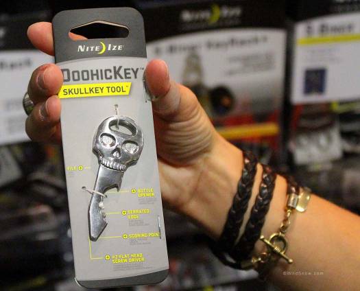 I'm not a big fan of skull art.  Thankfully the Doohic Key also comes in a plain version.