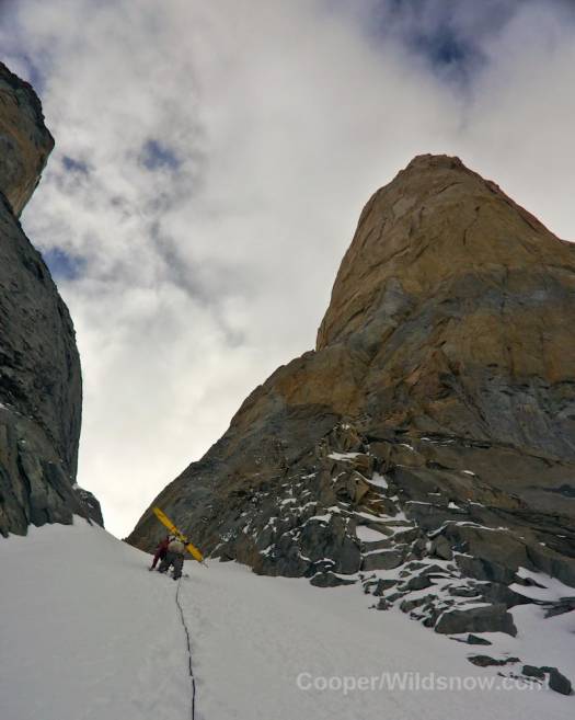 Climbing the steep couloir between Torre Central and Torre Sur. Soft and stable snow!