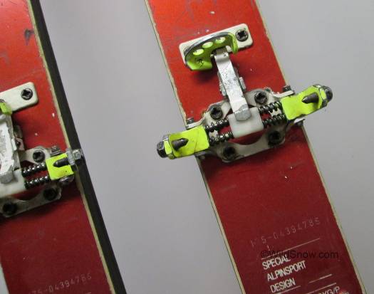 Manfred's Low-Tec binding. Note the wide travel and powerful springs. Also note the pins locked on with threaded nuts.