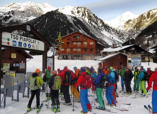 Since the snowbase is thin, we meet guide Franz Perchtold at the lift and ride to Grande Combe, 2080m.