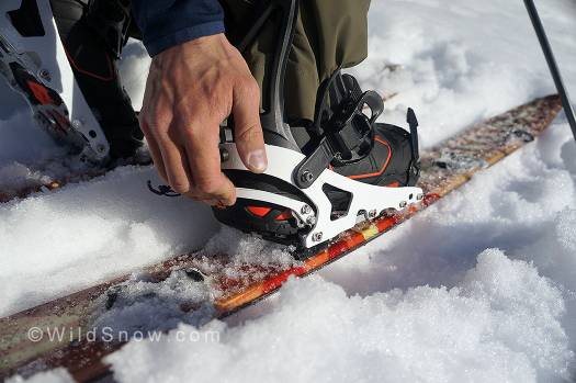 Pulling the heel lever up engages the pins and locks the heel down for side hill traverses or long flat skates out forest service roads.