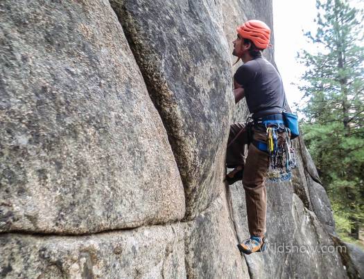 Cruising up the classic "
Classic Crack" in Leavenworth with the Technos