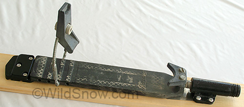 Above binding is shown without touring adapter, in downhill alpine mode.
