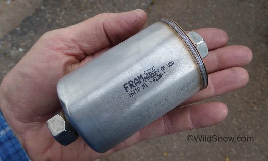 The famous Fram G3727 fuel filter is threaded at both ends with female 16 mm x 1.5 pitch, ideally  for an O-ring fitting.