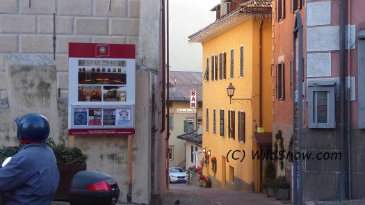 Apologies for all my 'narrow street' shots. I was loving playing around with my camera. The buildings are not particularly tall, but the narrow streets make them feels like towers.