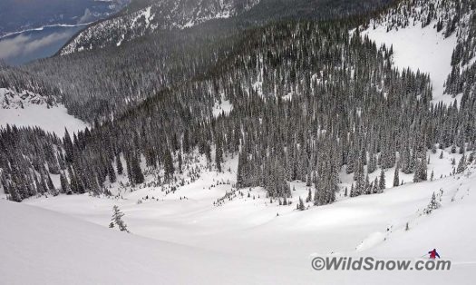 GQ skis Grizzly Gulch - the views opening to the lake some 1200m below