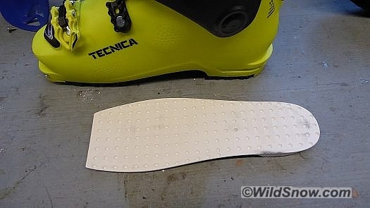 Thick interior boot board will make boot fitters happy. A WildSnow ten thumbs up on that.