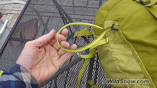 This is the ski tails loop for diagonal carry, and this is what makes this a ski pack.