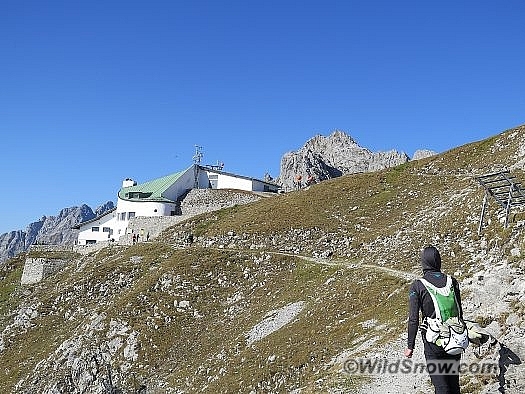 After an hour of hiking the Hafelekar Vergstation comes into view.