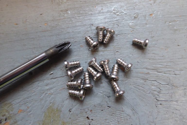 All screws same length.