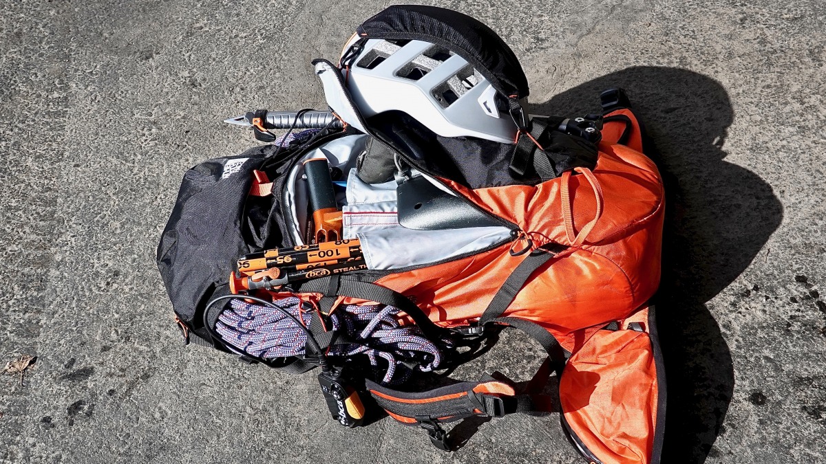 Loaded with rope, helmet carry in play, radio and ice tool, the avy tools are just as accessible. Swap the rope for A framed skis without covering access.