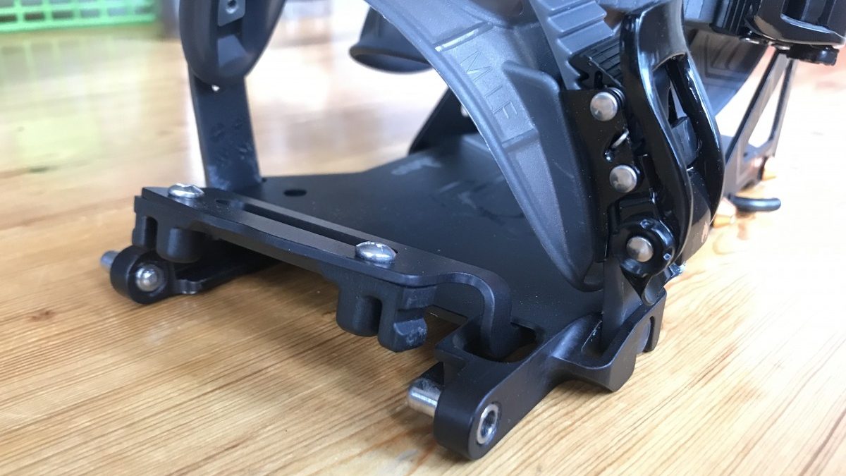 An intimate look at the T1 Tesla System and the locking componentry. Pins slide into the bracket R -> L and snap ramp secures the system, both in tour and ride mode.