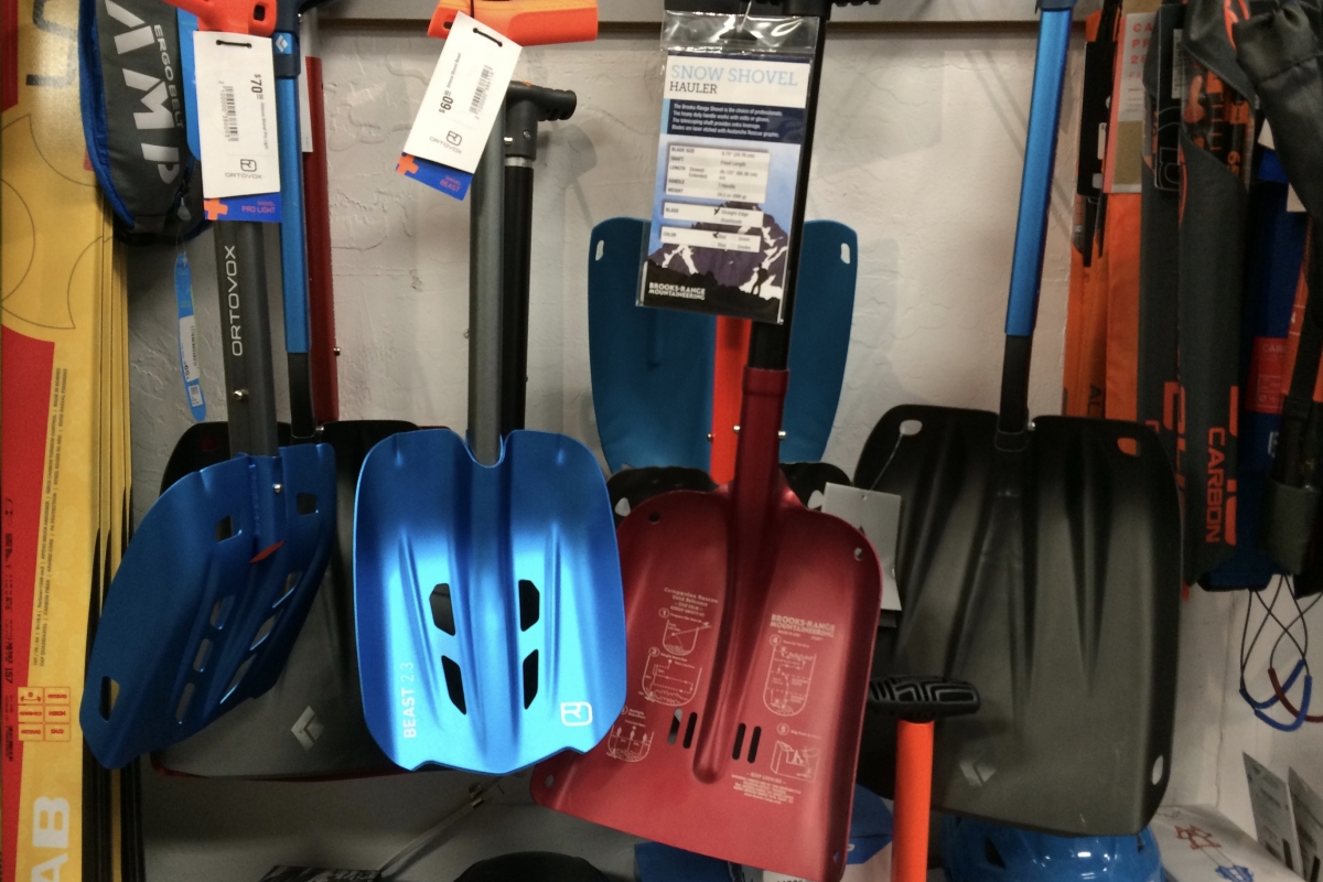 There are many shovels on the market, make sure you and your ski touring partners have ones that meet a minimum criteria. 