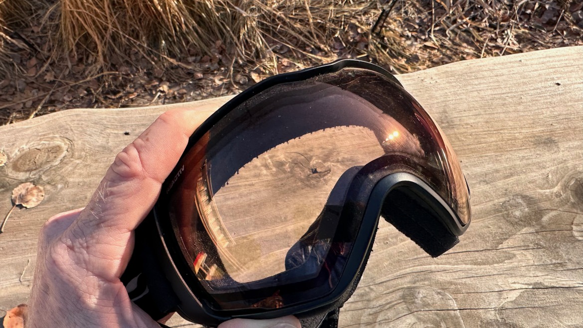 Clear lens with a slight amber tint.